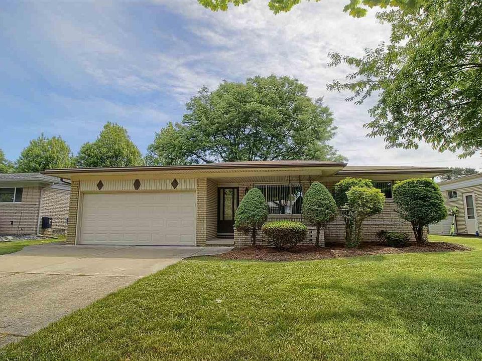 1st image of 27846 Newport Dr
