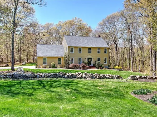 235 Holly Hills Ln, Saunderstown, RI 02874
