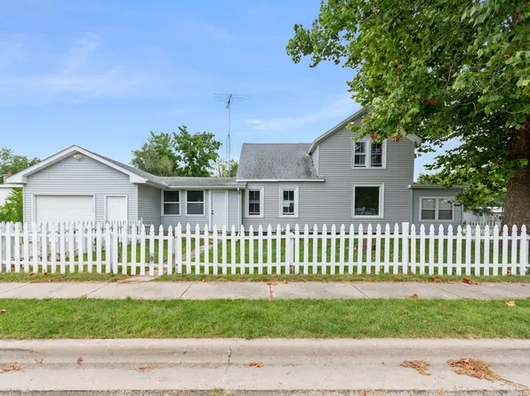 203 E North St, Plano, IL 60545