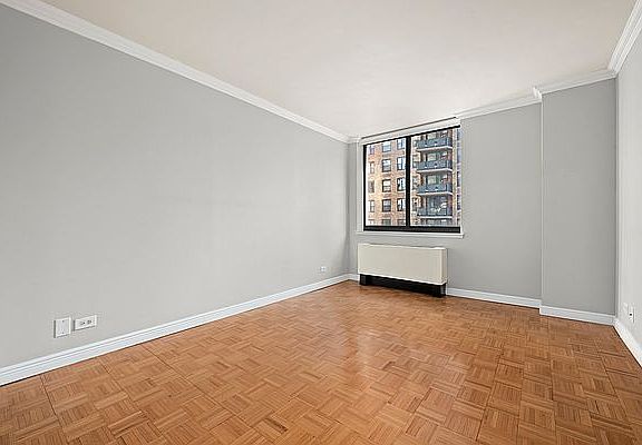 5th image of 250 E 40th St APT 14E