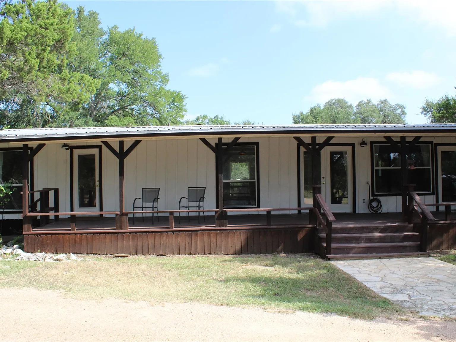 3 bed, 2.0 bath, 2008 sqft, $2,300 — Photo 3