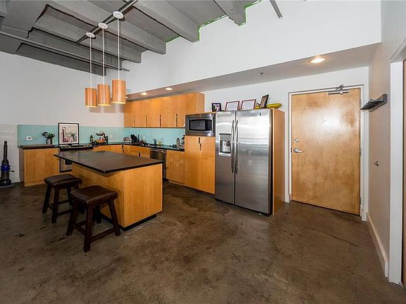4th image of 2120 Wyandotte St APT 11