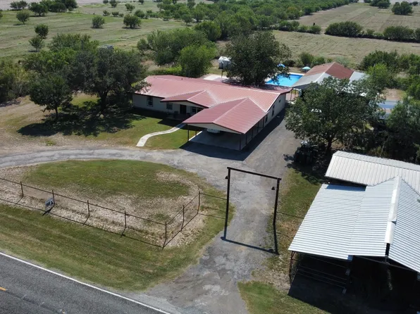 2755 Fm 1436, La Pryor, TX 78872