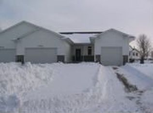 2716 Edgewood Dr, Cedar Falls, IA 50613