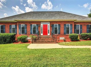 10140 N Oak Forest Dr, Amelia Court House, VA 23002
