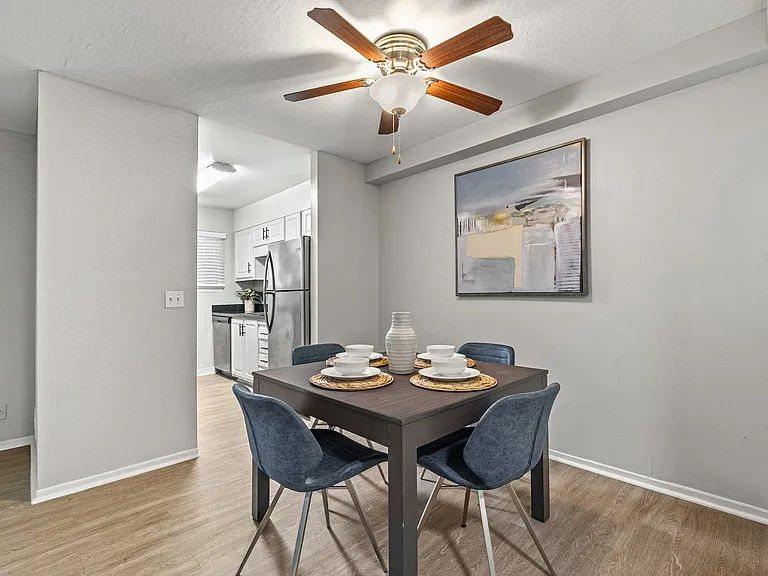 Kensington Park Apartments — Photo 37