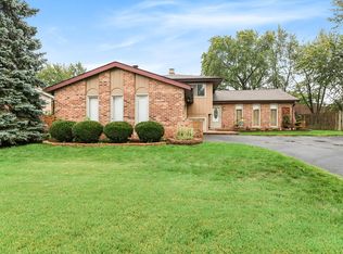 1905 Gigi Ln, Darien, IL