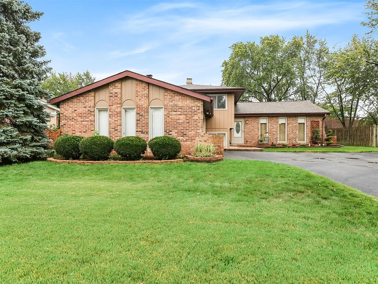 1905 Gigi Ln photo 1
