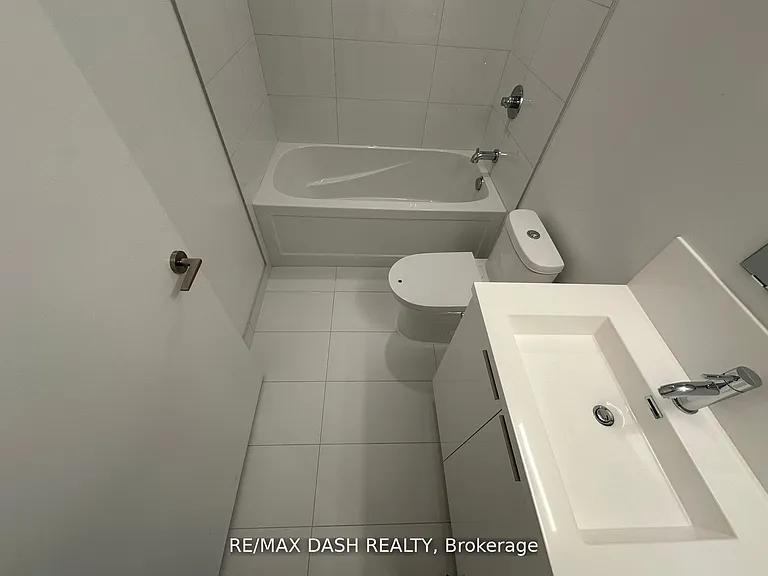 230 Simcoe St #1627 — Photo 4