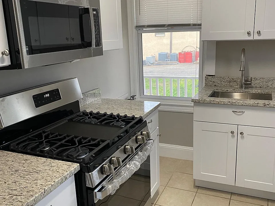 110 Bridge St #1