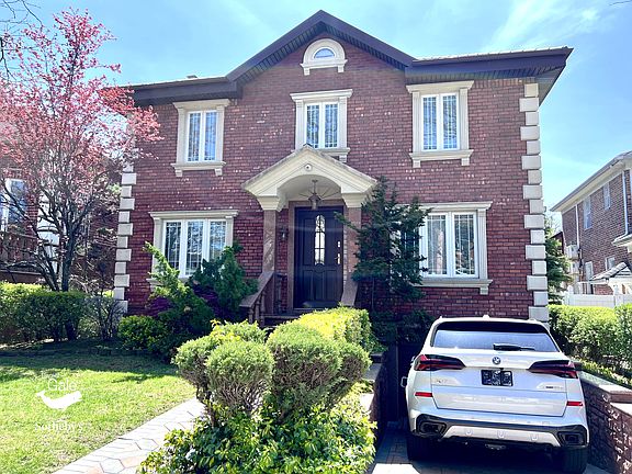 2nd image of 65-42 Cromwell Cres