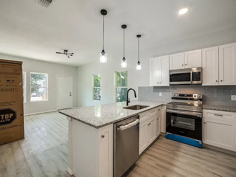 2 bed, 900 sqft, $1,150 — Photo 2