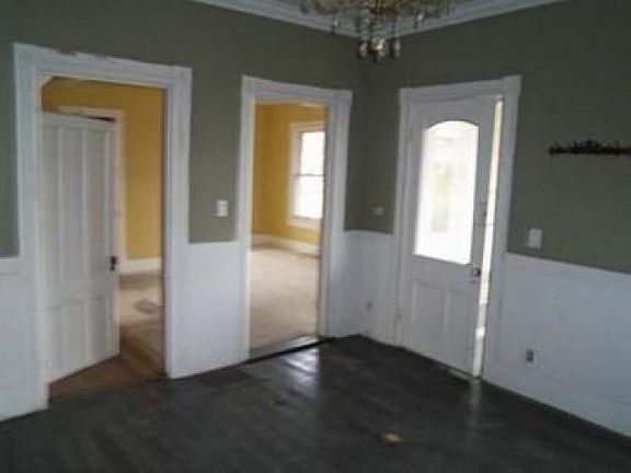 4th image of 1041 E River Dr