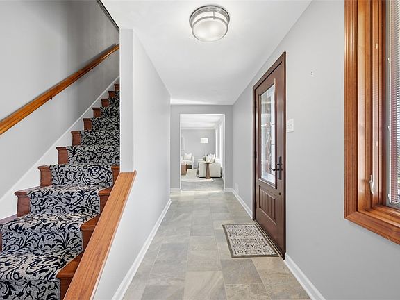 3rd image of 5806 Glen Hill Dr