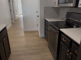 102 SE 11th St, Bentonville, AR 72712