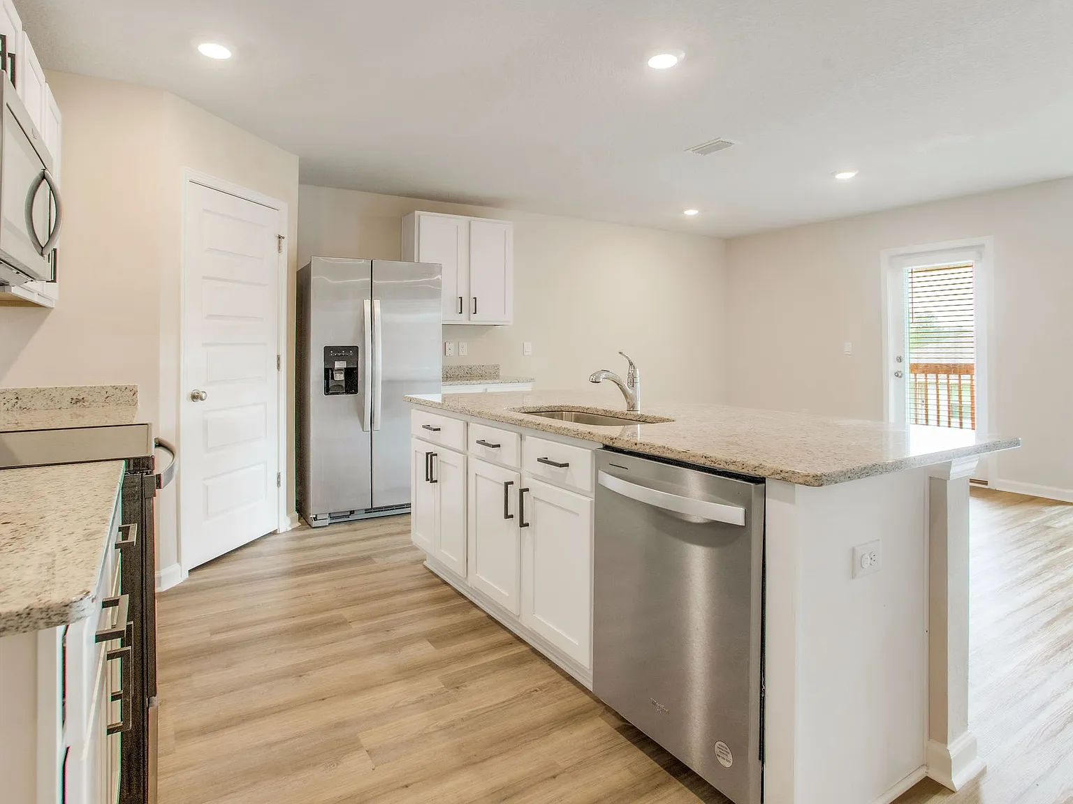 4 bed, 1787 sqft, $2,000 — Photo 4