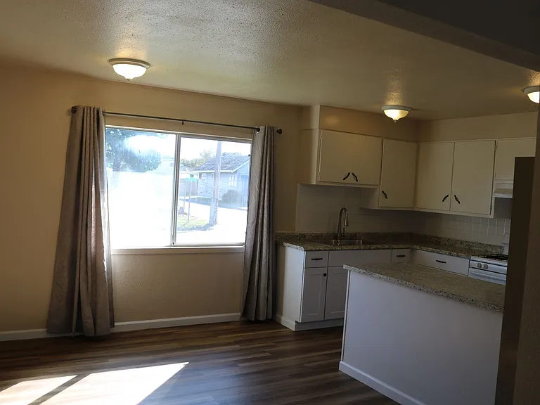 3588 Pine St — Photo 13