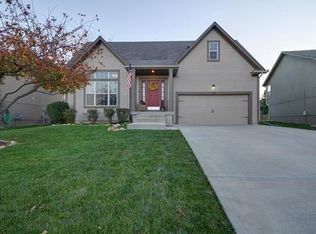 129 W Fountain Cir, Gardner, KS 66030