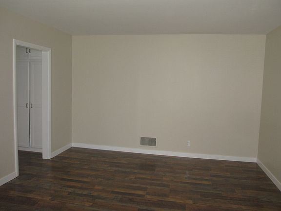 5th image of 637 S Dunsmuir Ave