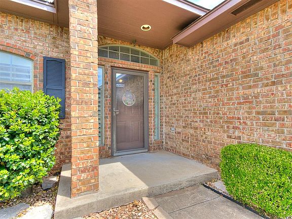 3rd image of 1041 Cambridge Ct