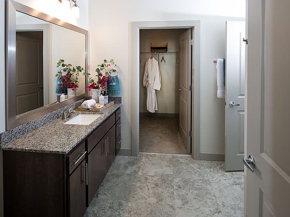 4th image of 1825 E Washington Ave #386