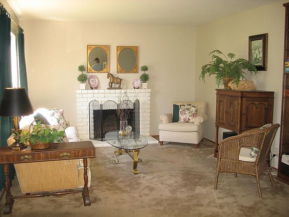 4th image of 1062 Huntingdon Dr