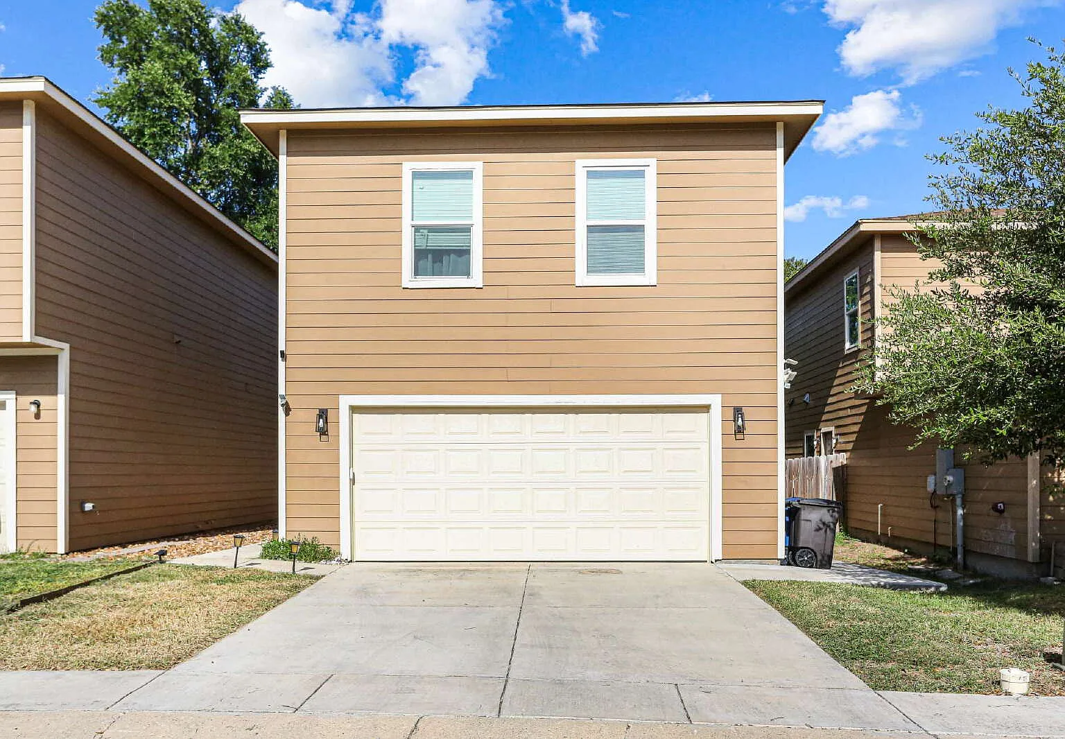 3 bed, 2.5 bath, 1690 sqft, $2,200 — Photo 1