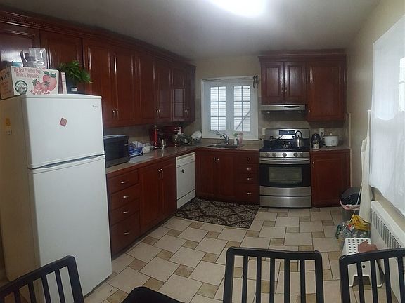 4th image of 75 Van Wagenen Ave