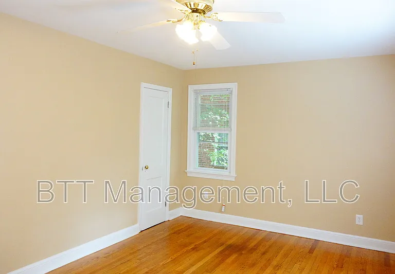 8405 Greenwood Ave #2 — Photo 6