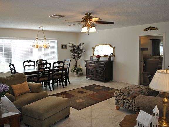 4th image of 851 Crest Dr
