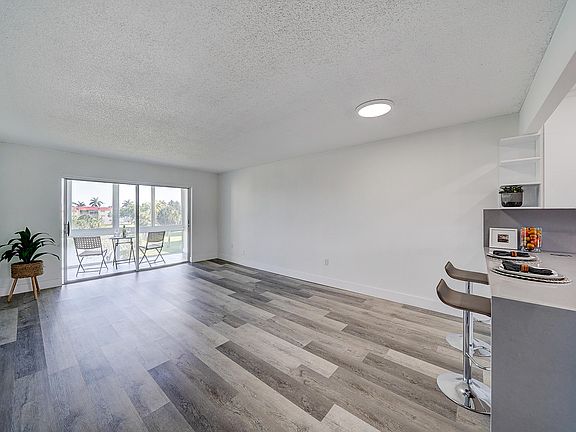 5th image of 3051 Sunrise Lakes Drive E #303