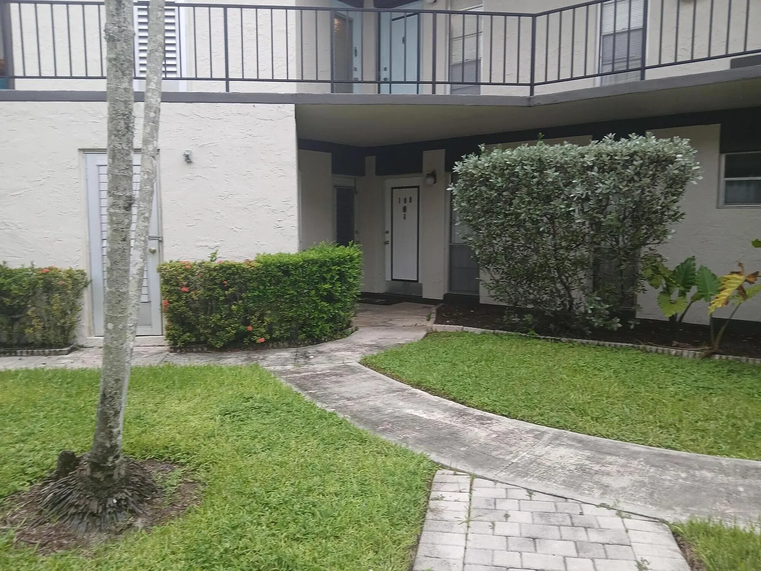 2 bed, 2.0 bath, 1080 sqft, $2,000 — Photo 2