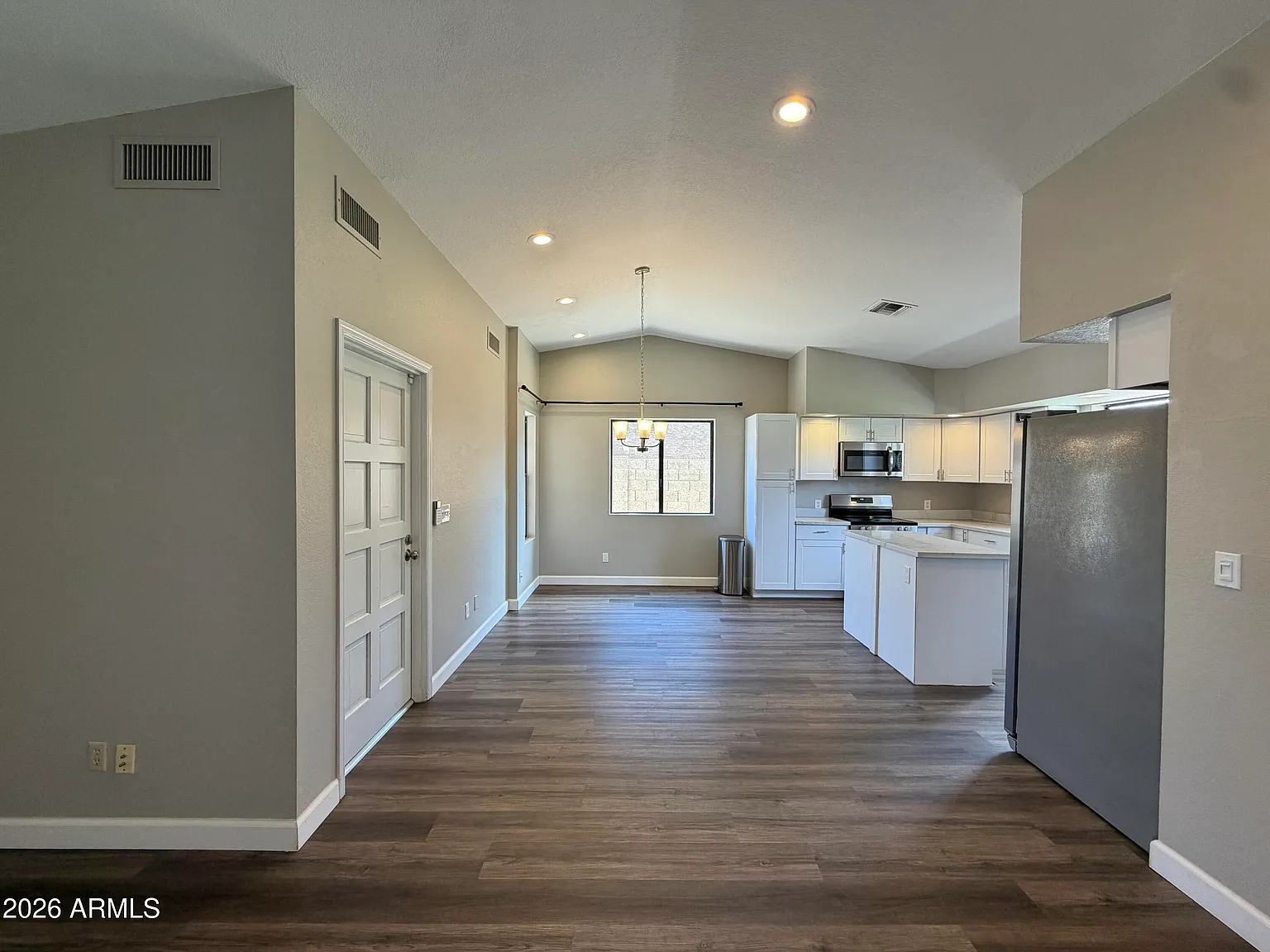 2 bed, 2.0 bath, 1369 sqft, $1,900 — Photo 4