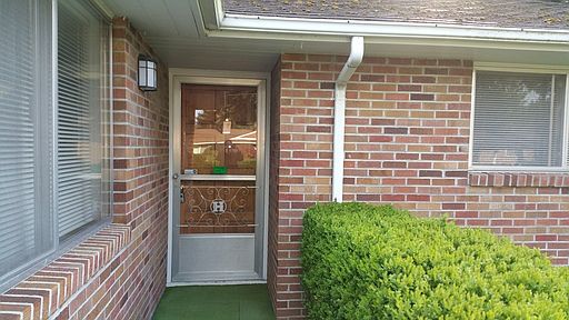 3rd image of 10807 Glenwood Dr SW