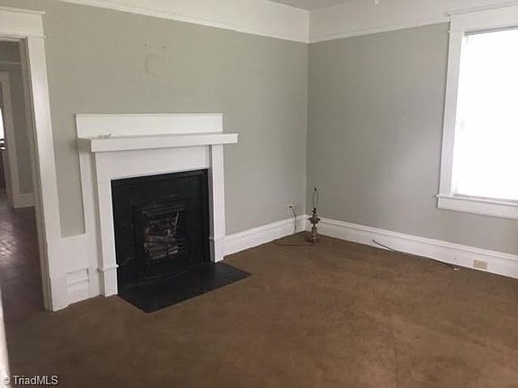 5th image of 1101 Barnes St