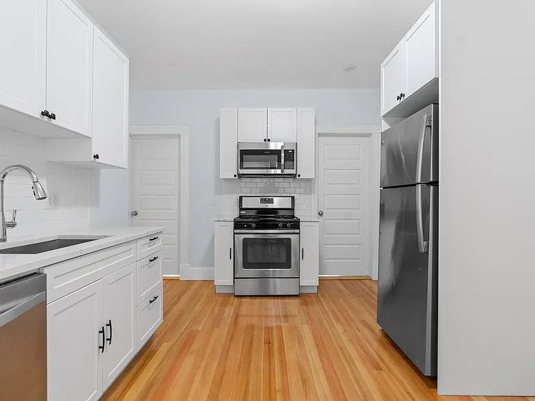 15 Romsey St #1 — Photo 5