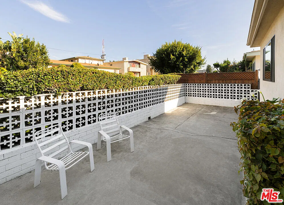 3 bed, 2.0 bath, 1250 sqft, $4,500 — Photo 3