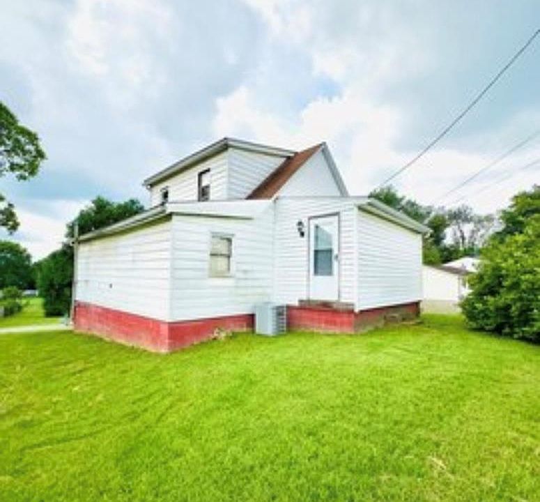 1st image of 826 MEADOW DR