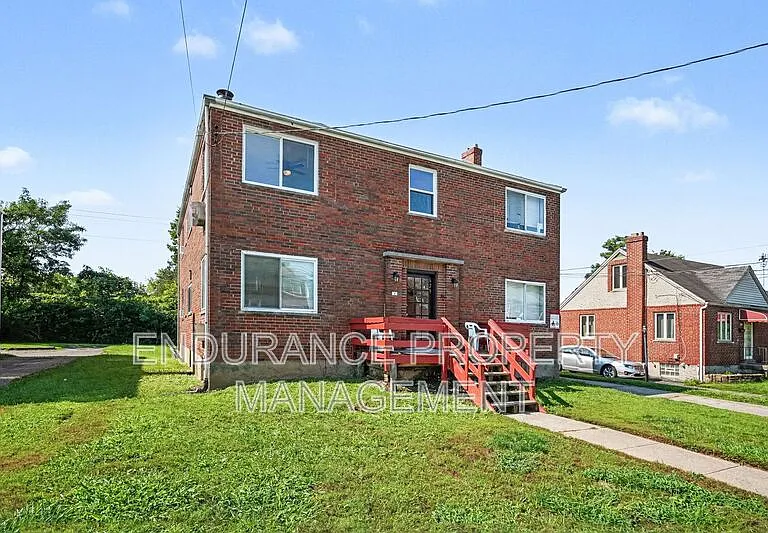 629 Maple Dr #4 — Photo 2