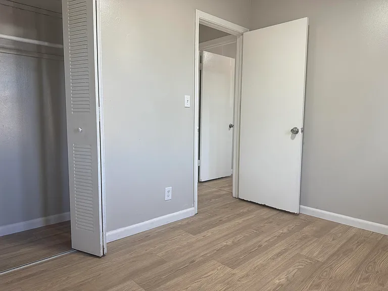 1358 Silverado — Photo 2