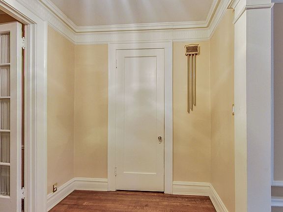 5th image of 1019 E Hyde Park Blvd #1