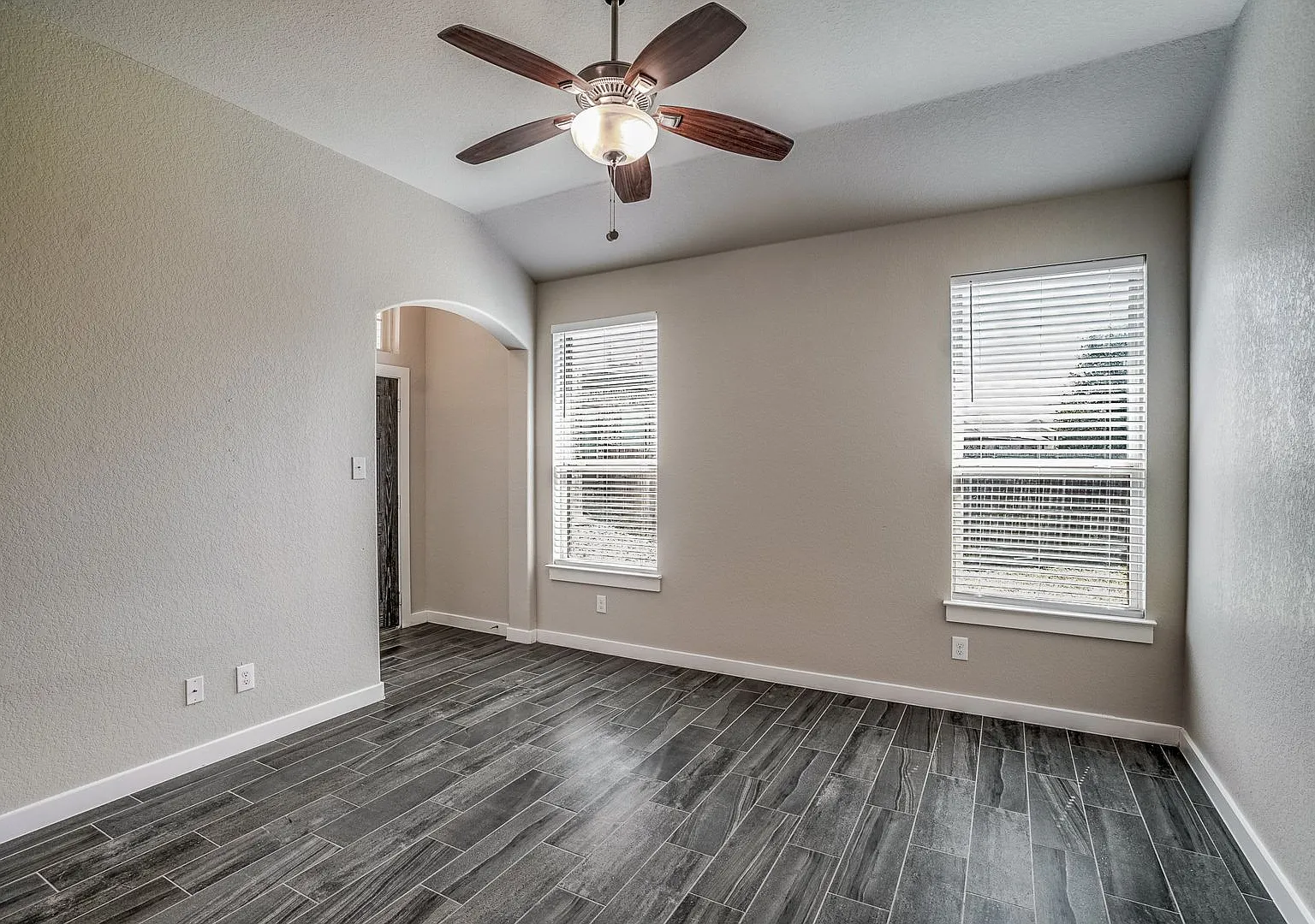 Beautiful 3 Bedroom Duplex Located in New Braunfels, Texas! — Photo 4