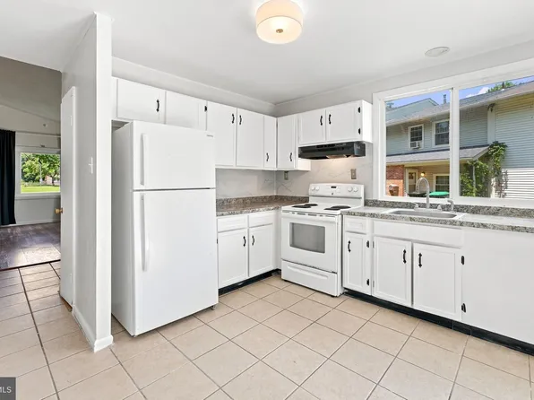 23 Memphis Ct, Sicklerville, NJ 08081