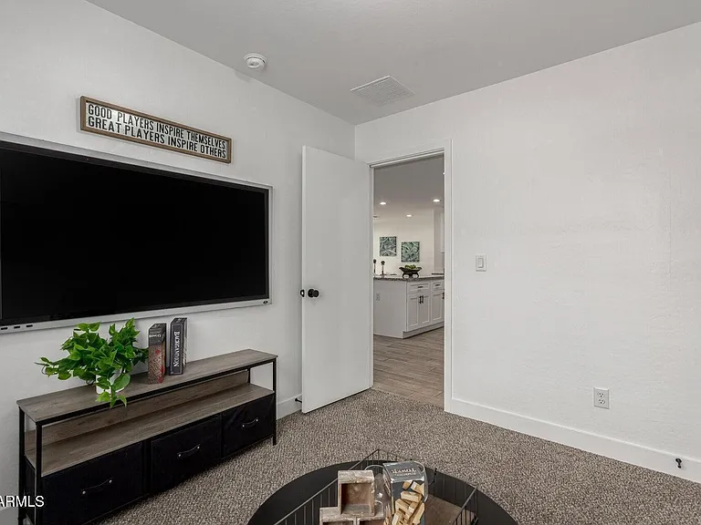 2210 E Alta Vista Rd — Photo 6
