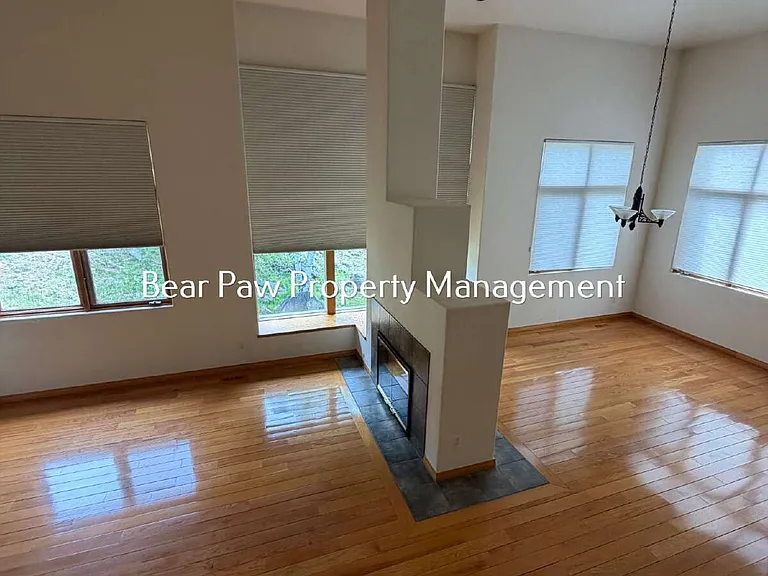 1419 Tamarac Dr — Photo 4