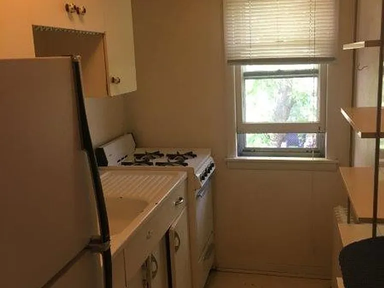 121 E Gilman St — Photo 20