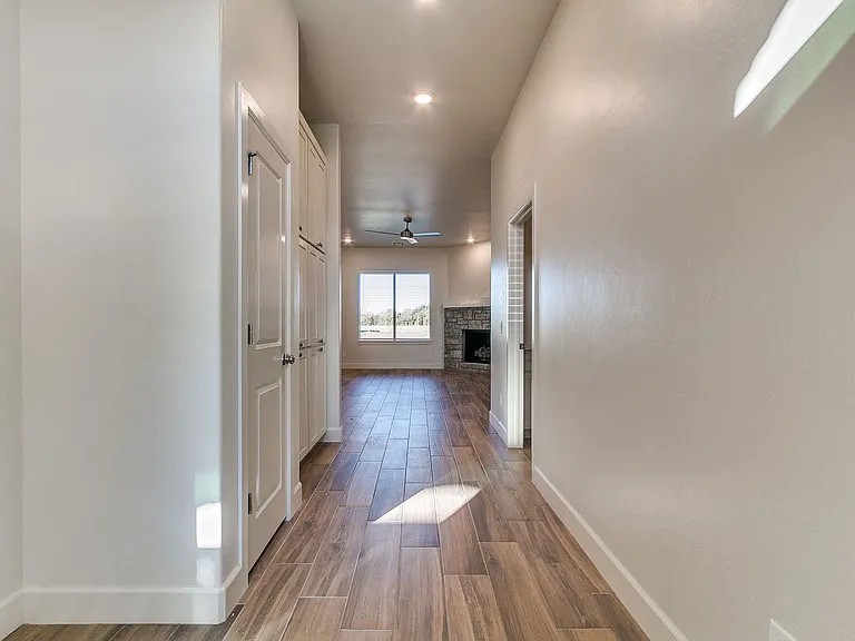 16025 Zamora Ln — Photo 12