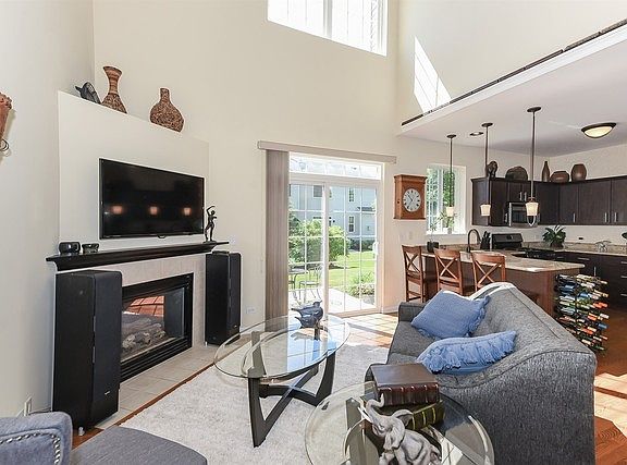 3rd image of 2165 Braeburn Dr Unit D