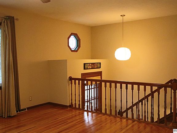 5th image of 9937 Manderson St
