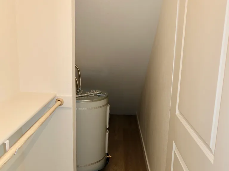 704 Elkins Way SE — Photo 11